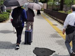 竹芝通りを海方面に向かって進みます。