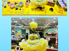 レビューショップ１のもう１つのミニドール。

左下の「C AND J」はちなつさんとじゅりちゃんを表していると思われます。

ふわふわでスカートの広がり具合もカワイイです(*ﾟ▽ﾟ*)