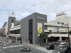 万代シティ駐車場に駐めて、
道路を渡ってバスセンターへ。