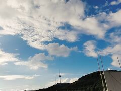 遠くにソウルタワー