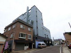 本来は下北駅の近くに宿を取りたかったのですが、あいにく満室とか宿代の都合で取れません。そのため浅虫温泉に2泊することにしました。
2泊目は駅の北にあるホテル秋田屋です。