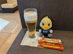 ラウンジに寄っておはようビール！
