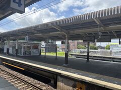 伊勢中川駅で乗り換え。
ファミマがホームにありました。