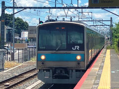 城陽市発京都行が到着。
元阪和線用２０５系。昭和６３年に製造されたJR世代車。
これで２駅先の宇治駅まで行く。