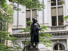 ボストン生まれのアメリカ建国の始祖、ベンジャミン・フランクリンの銅像