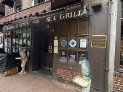 最初の日に来たユニオン・オイスターハウス。魚のオブジェがかわいい。