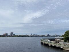 ケンブリッジからチャールズ川を渡ってビーコンヒル地区に向かいます。