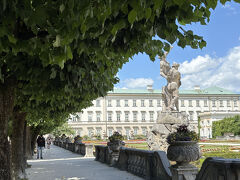 ミラベル宮殿は暑過ぎて立っているのがやっと。と言う感じでした。