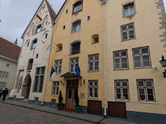 旧市街に入ってすぐのところに
三つのゴシック建築が並んでいる通称「三人姉妹」