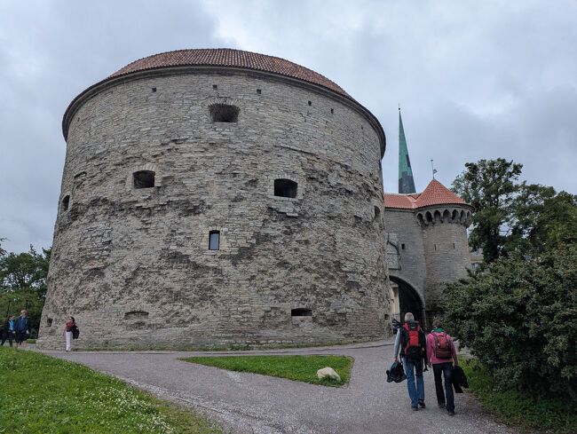 旧市街へは徒歩で<br />太っちょマルガリータはエストニア海事博物館の一部として<br />公開されているそうです<br /><br />