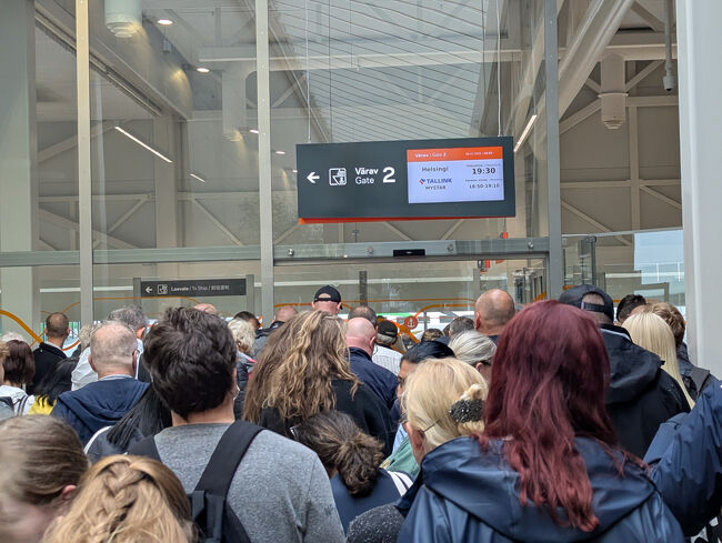 もう少しゆっくりと旧市街を散策したかったのですが<br />冷たい雨の影響もあり、ざっと雰囲気を味わうだけで終了<br />少し消化不良気味なところはありますが天気には勝てません<br />