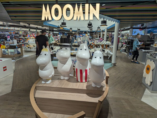 船内にはムーミンショップもあります