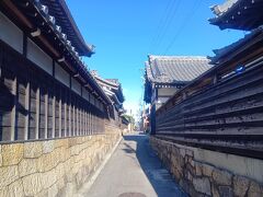 左手が唯法寺、右手が崇覚寺。