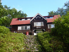 7：50頃猿倉荘前に到着。
数日前まで猿倉荘の少し手前から20分くらい歩く必要があったようですが、工事が終了して猿倉荘までバスで入れました。
水を補給して8時に出発します。