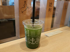 バスで京都駅に移動しただけなのに、暑さでクタクタになり駅前の辻利京都タワーサンド店で一休み。