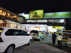 帰りにスーパーに。