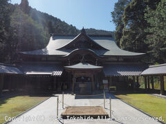 前神寺 本堂

薬師堂の左側にある本堂です。
ご本尊は蔵王権現の本地仏である阿弥陀如来(秘仏)です。
『おん あみりた ていぜい からうん』×３


本地仏：https://ja.wikipedia.org/wiki/%E6%9C%AC%E5%9C%B0%E5%9E%82%E8%BF%B9#%E5%9E%82%E8%BF%B9%E7%A5%9E%E3%81%A8%E6%9C%AC%E5%9C%B0%E4%BB%8F
