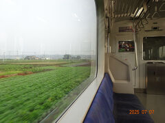 まだまだ早朝、空いてる八高線。
埼玉県に入ったあたりかわじわじわ乗客が増えてきた。