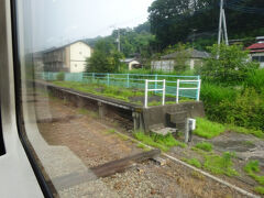 竹沢駅。
すれ違い設備が廃止され、相対式ホームの片割れが残ってる。

以前、この駅を訪れたときの旅行記
https://4travel.jp/travelogue/11719072