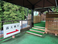 ホテルに戻ったら、カラオケと卓球の予約をしなくちゃ。
しかし、カラオケは無料の時間は既にいっぱいで残念。

館内は階段だらけで迷路のよう、露天風呂は屋上の奥で遠い！