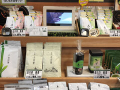 白川町の「道の駅　美濃白川」で休憩。
白川茶の試飲ができて、白川茶ソフトクリームがおいしい。

野菜を買うなら、向かいの「白川野菜村　チャオ」がお値打ちでオススメ！