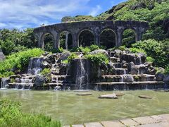 その後125㏄バイクを借りまして、
昼ご飯を求めてちょっと難民状態。
水曜日なんでやっているところが少ないんですよね…