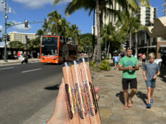 AM10:50

途中のABCストアでALAEAの塩を買いました。
この塩、以前は袋詰めでフードランドで販売してました。

でも今回ほとんどのスーパーに行きましたが無くて
ABCストアのお土産用を買いました。