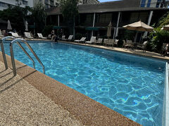 AM11:30ホテルに戻って荷造り完了。

AM12:30
ちょっとだけプールに入ってアイシングしました。