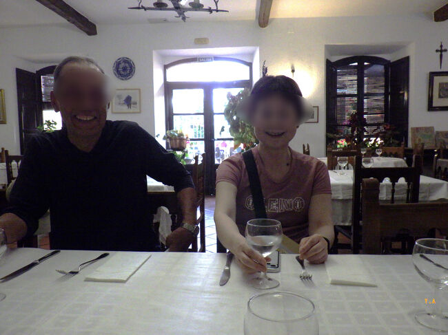 打ち上げの夕食、笑顔のMさんとSさん