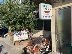 夕食にチームでディナーへ。