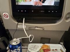 今回も大韓航空、夕方便での弾丸旅行なので、機内食も大切な一食です。美味しかったし、Kassビールが飲めるのが嬉しい。