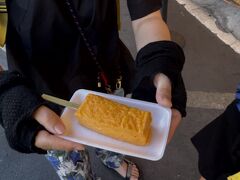 築地山長さんで卵焼き買い食い。
一緒にレモンサワー購入。
朝なのに。