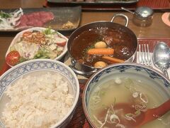 合流して
3人で牛タン。

私は牛タンシチュー
長女は牛タンセット
次女は、少し食べてきたそうで、アラカルトを。