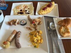 ２日目のホテル朝食。少しずつですが、料理が変わっています。
