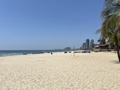 朝の海水浴に来ました。朝から灼熱地獄で暑いです。