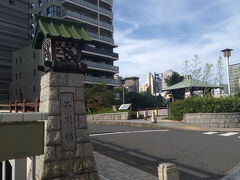 先ほどの赤い橋の隣にかかる品川橋。