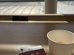 人生初の海外一人旅、始まります。
無事出国審査を終えてラウンジで一息。