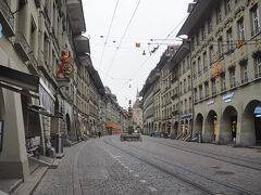 ベルンのマルクト通り。
開いてる店はほとんどありません。