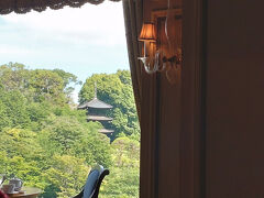 朝ご飯。

三重塔がよく見えて、