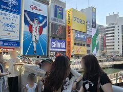 心斎橋から宗右衛門町に行く途中、道頓堀グリコでパチリ。相変わらず心斎橋は外国人ですごい人出だ。