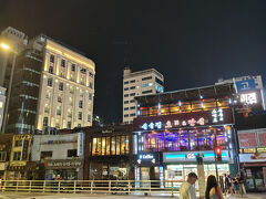 1時間もかからずにホテルのある市庁駅に到着
なんだかんだ言いながら、このホテルに泊まるの4回目かしら。

事前にチェックインが遅くなる事をメールしましたら、とても丁寧なお返事でした。いまどき貴重。