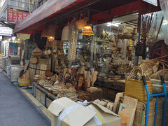 翌朝、ゆっくり起きました。
毎度ながら、キッチリとしたスケジュールを立てていないので、今日はなにをする？から始まるモーニング・ルーティーン(笑)

まずは、朝ごはんをいただきに南大門へ
ちなみに今回のお部屋は、パーシャル南大門市場ビュー。
とても近いの。
