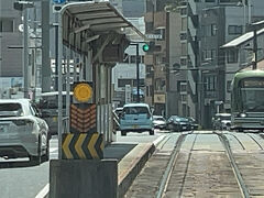 　比治山橋電停に停車
