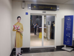 　ベトナム航空のラウンジへ。