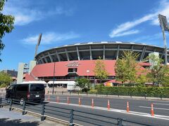 　広島駅から徒歩10分余り、マツダスタジアムにやってきました。