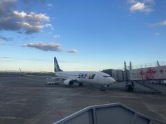 10月25日の朝、羽田空港から出発します。
今回はスカイマークで新千歳空港に向かいます。