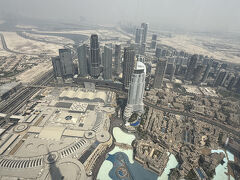 ブルジュハリファへ。

124階の展望台までエレベーターで上がります。

なお現在、ドバイファウンテンはメンテナンスにより中止の為、ブルジュハリファは、それほど混雑していません。