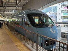 箱根神社湯本駅で下車。

ちょうど青いロマンスカーMSE60000型が入線してきました。