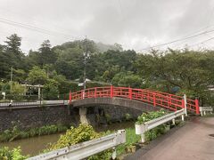 玉作湯神社の前にある橋も綺麗でした。
その後は宿に泊まり、翌日はメインの温泉津温泉に向かいます。