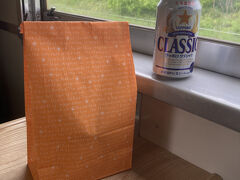 美深駅では、紋穂内にある鈴木パンプキンさんのパンプキンパウンドケーキとコーヒーのセットを購入しました。